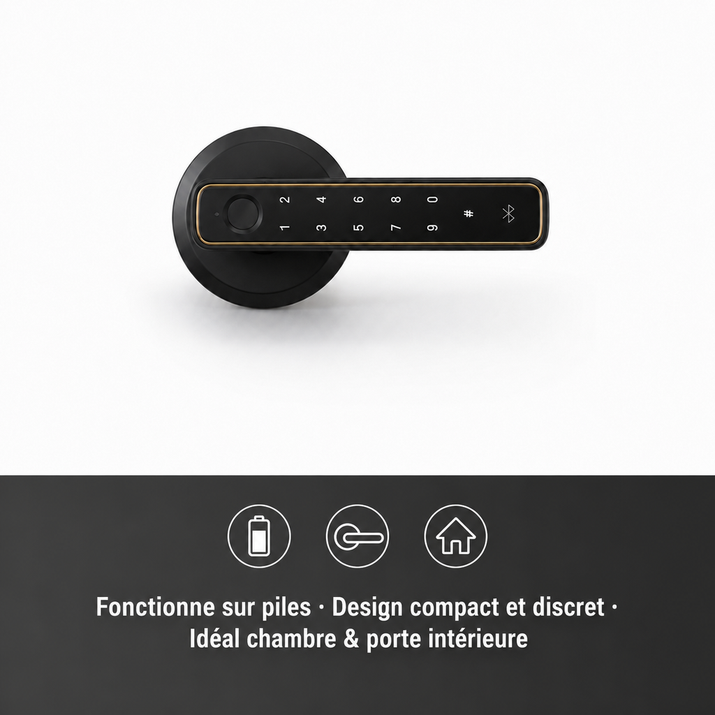 Main scannant une empreinte digitale sur la serrure installée sur une porte d'entrée